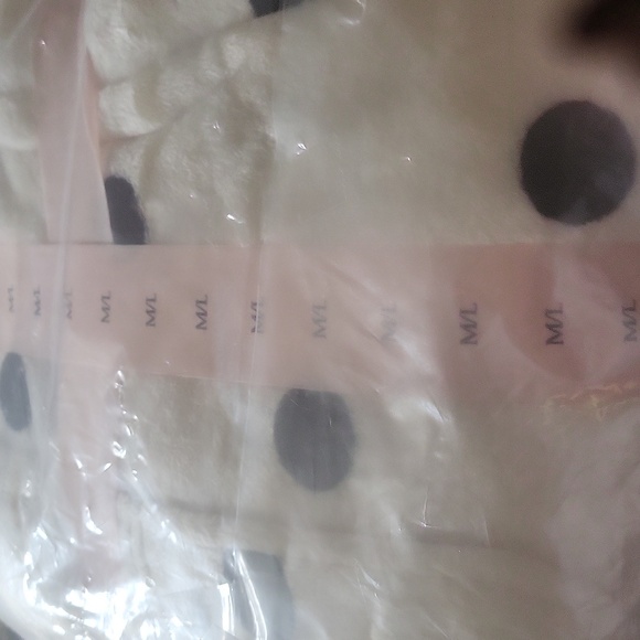 Victoria secret short white Black robe bagged tagged 💖 Med / Large Last One - Picture 5 of 6